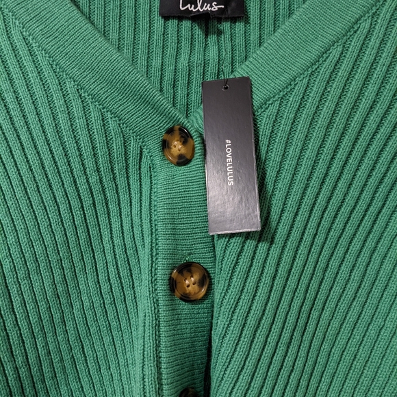 Lulu's NEW WITH TAG PUFF SLEEVED CUFF KNIT V NECK CROP BUTTONED GREEN CARDIGAN - Picture 4 of 10